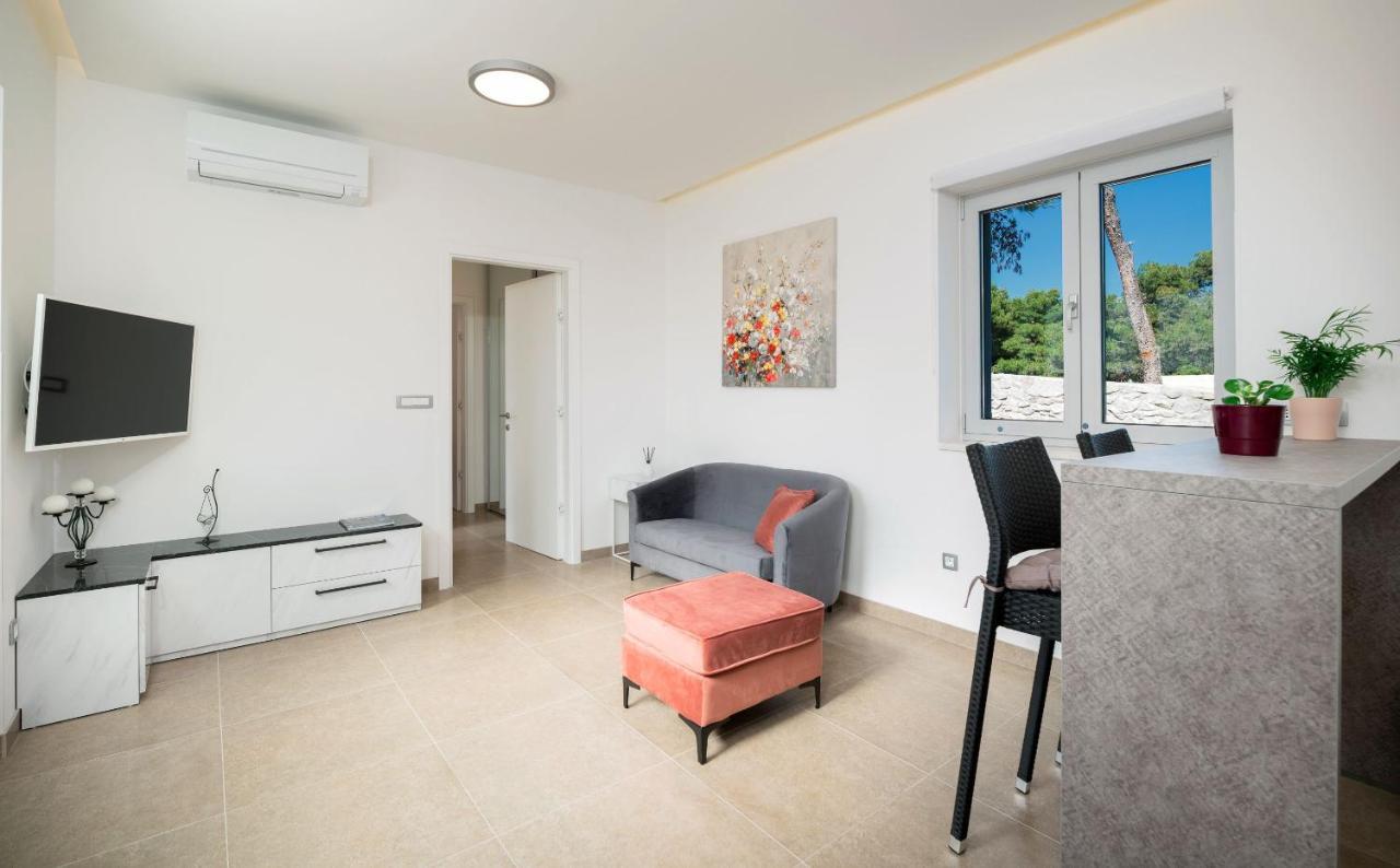 Apartment Residences Caroline
